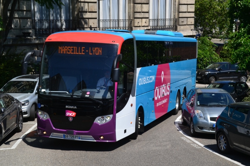 L'Omniexpress n°577 de SNCF-C6 arrive en gare de Perrache sur un service en provenance de Marseille. Juin 2016.