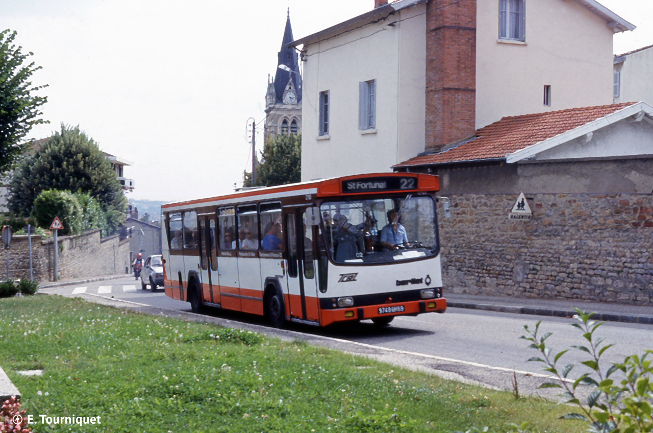 Le PR100 PA repeint n° 2790 à St Didier Ecoles en août 1985