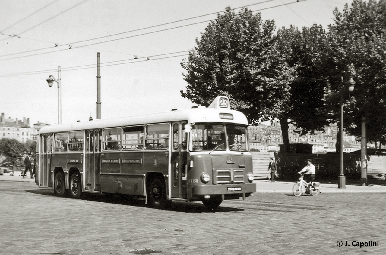 Le PBR n° 1751 au carrefour Lafayette-Jussieu en août 1958