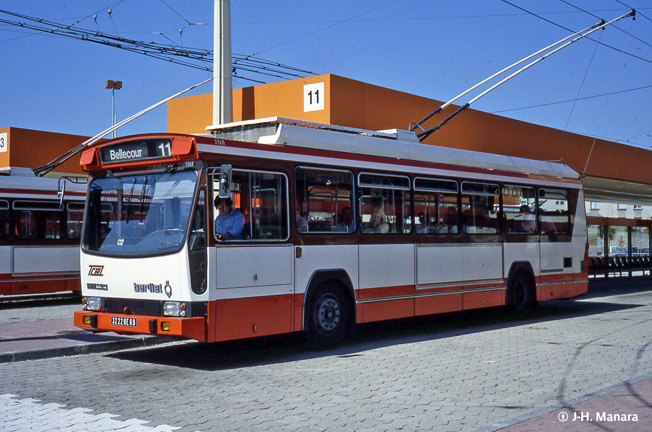 L'ER100R n° 3948 au départ de Bonnevay en 1980