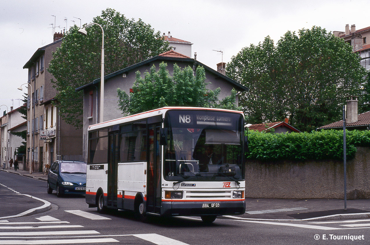 Le MG36 n° 1109 rue Seignemartin en mai 1999