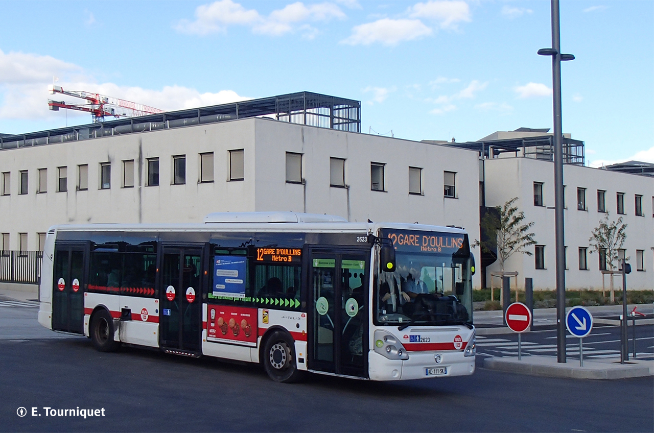 Le Citelis 12 n° 2623 en sortie de la nouvelle gare routière de l'Hôpital Lyon-Sud le 21/10/2023