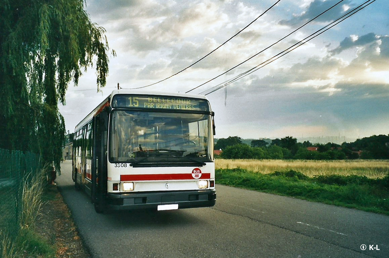 Le R312 clim n° 3308 après l'arrêt Maçonnière dans la boucle de Vernaison pendant l'été 2003
