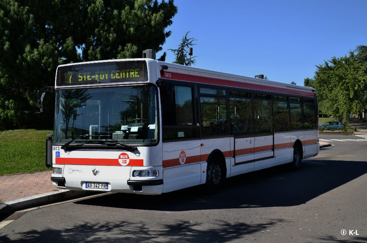 L'Agora S n° 3613 au terminus partiel de St Genis 2 en août 2012
