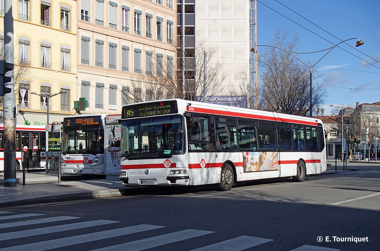 L' Agora Line n° 3733 au terminus de la Croix Rousse le 17/01/2015