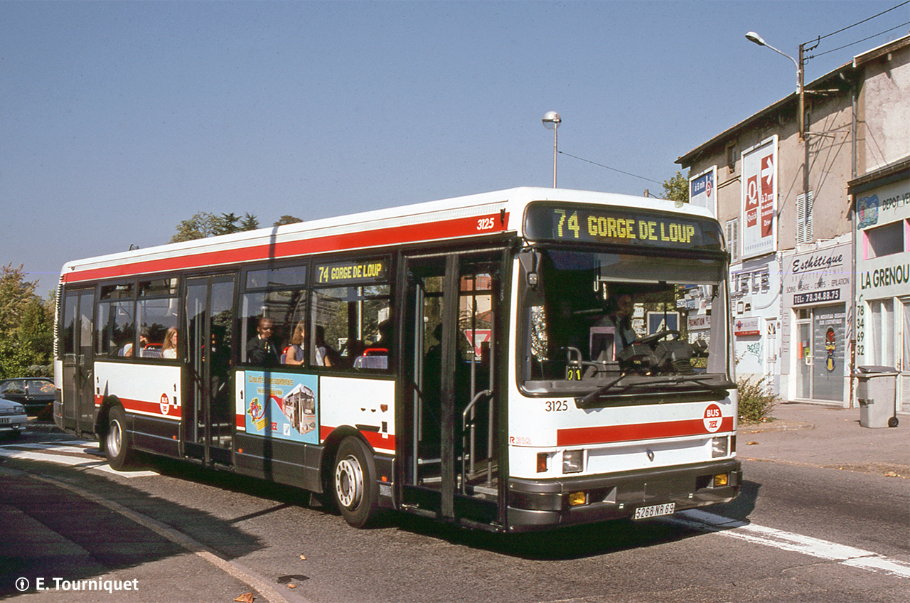 Le R312 rénové n° 3125 à l'Etoile d'Alaï en novembre 1996