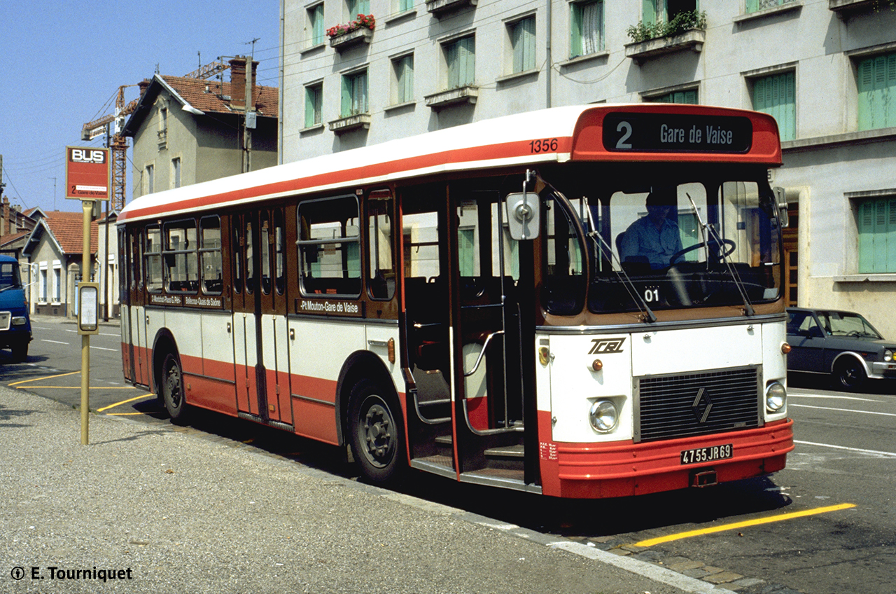 Le SC10UO n° 1356 au terminus de départ de la place Kimmerling en juillet 1983