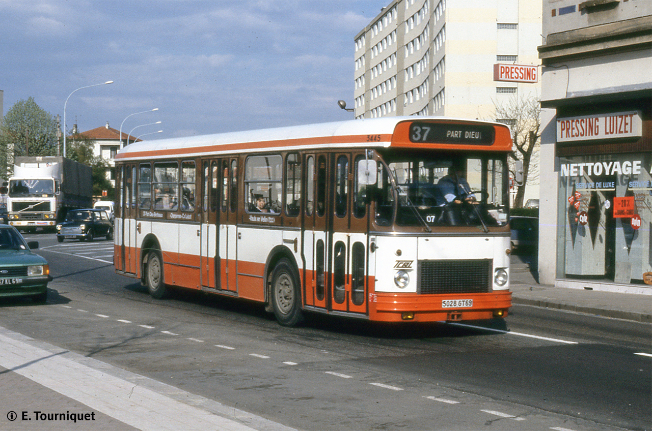 Le SC10U LS n° 3445 place de Cx Luizet en mai 1986