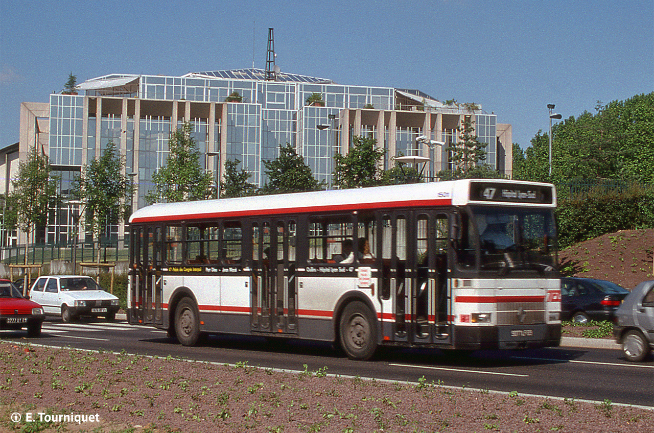 Le SC10R n° 1501 sur le quai Achille Lignon devant Interpol en juin 1995, pendant les travaux du site propre de la Cité Internationale