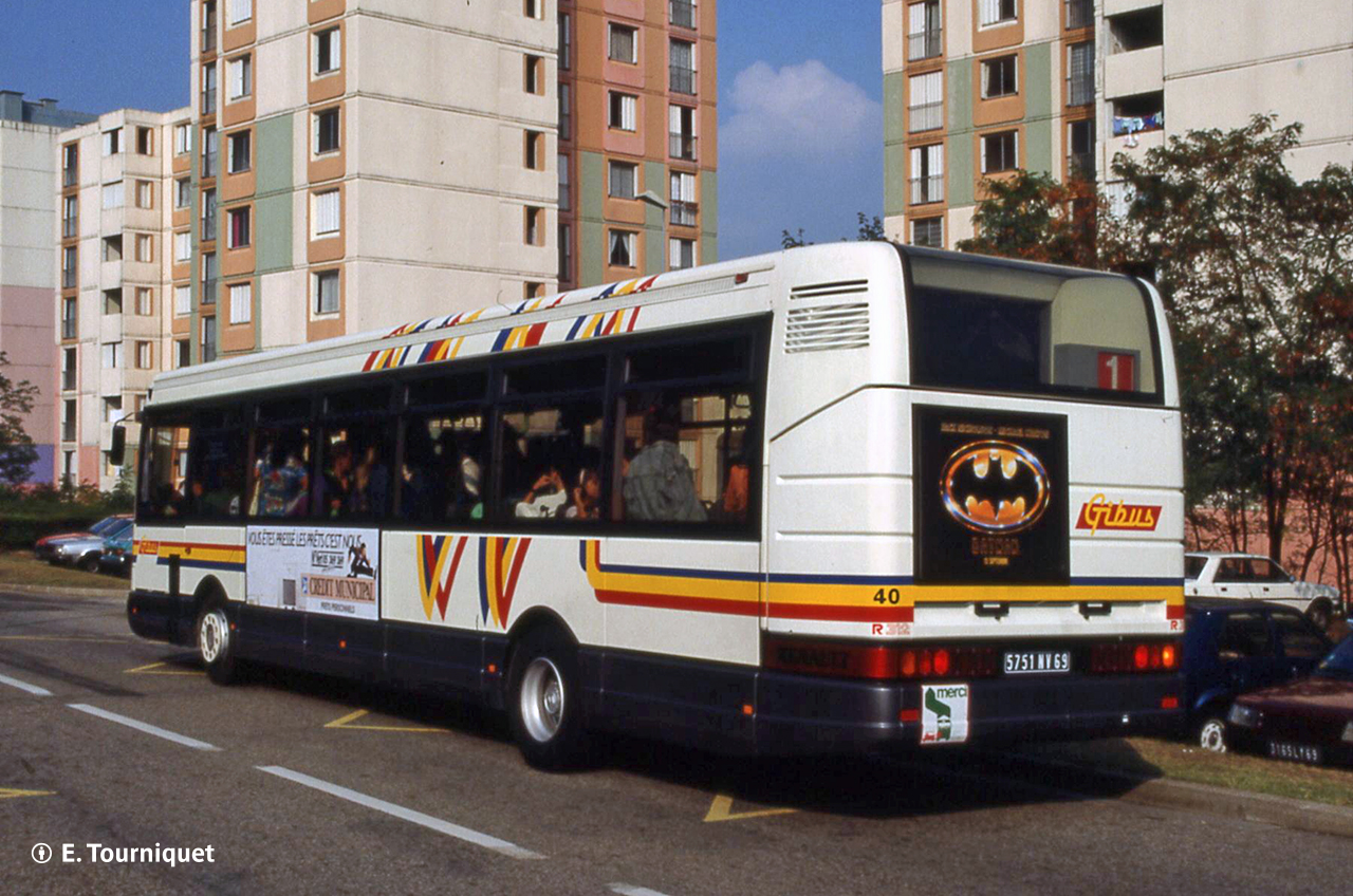 Le R312 n° 40 dans la cité des Vernes (Duclos) en septembre 1989