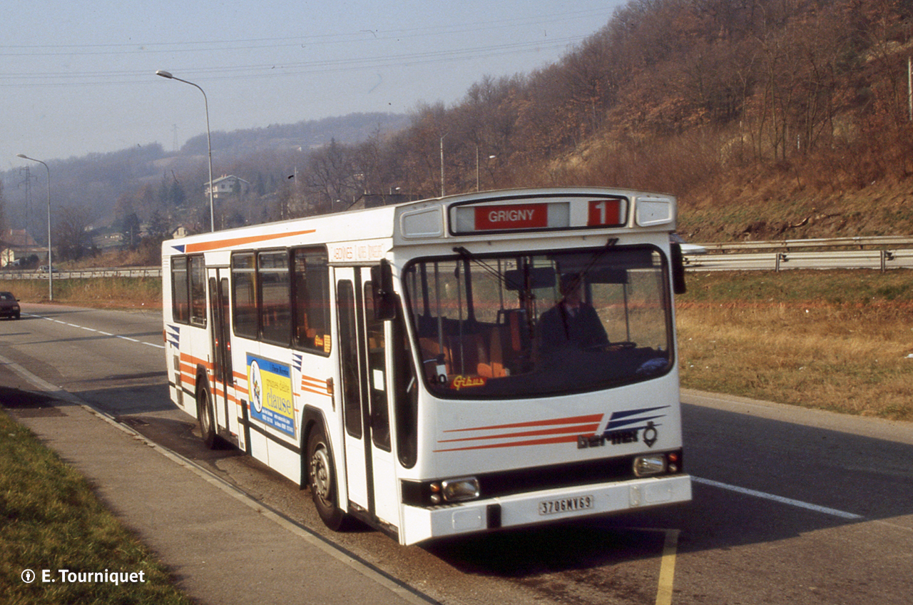 Le Berliet PR100 MI n° 42 à la Vallée du Gier en février 1989