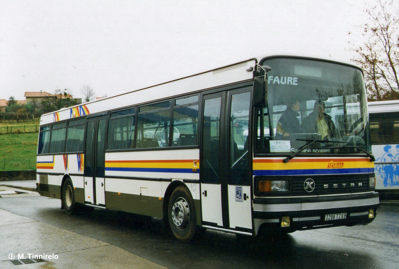 Le Setra S215 SL de Faure au dépôt de Valencin en 1993