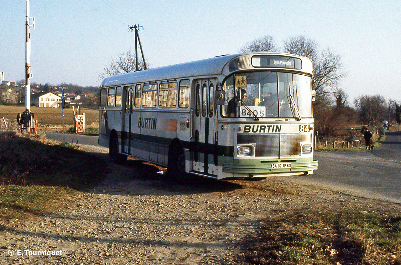 Le S105M Burtin n° 102 à la gare de Genay en mars 1984